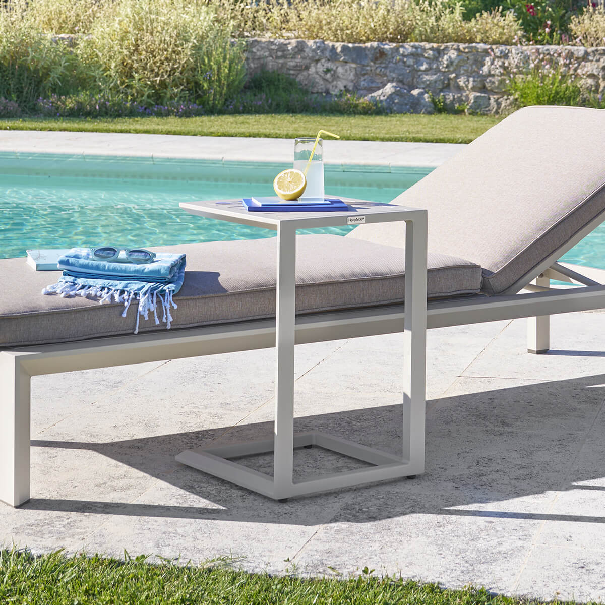 Table d'appoint de jardin carrée "Évasion" argile