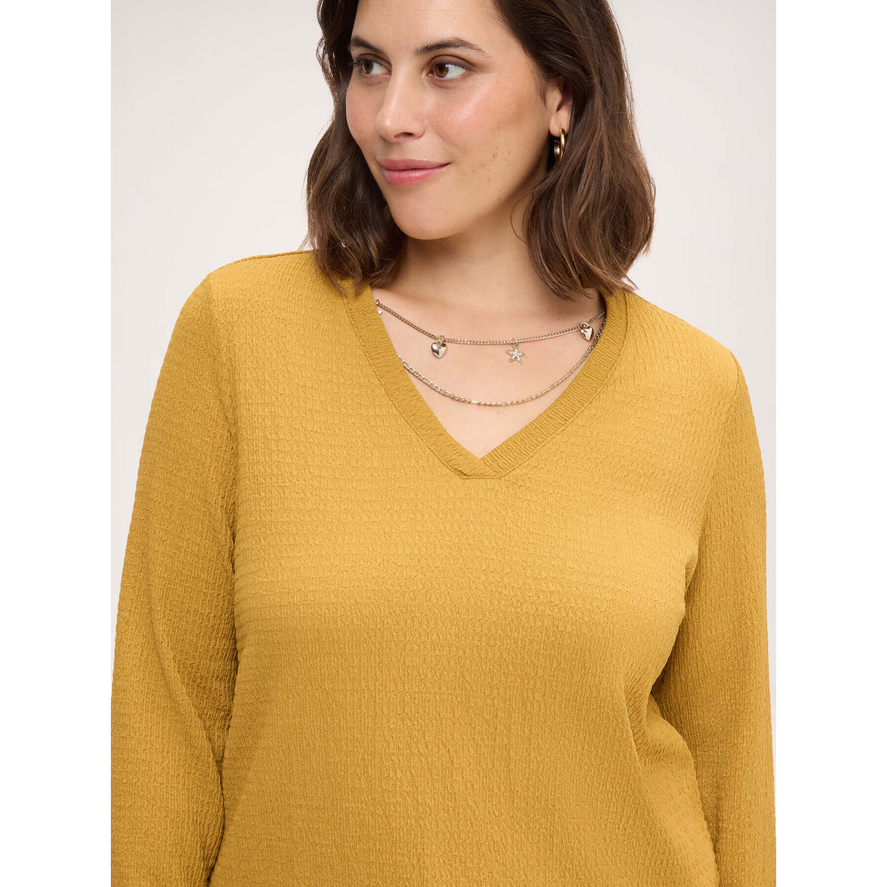 Fiorella Rubino - T-shirt a trama 3D con collanina - Giallo