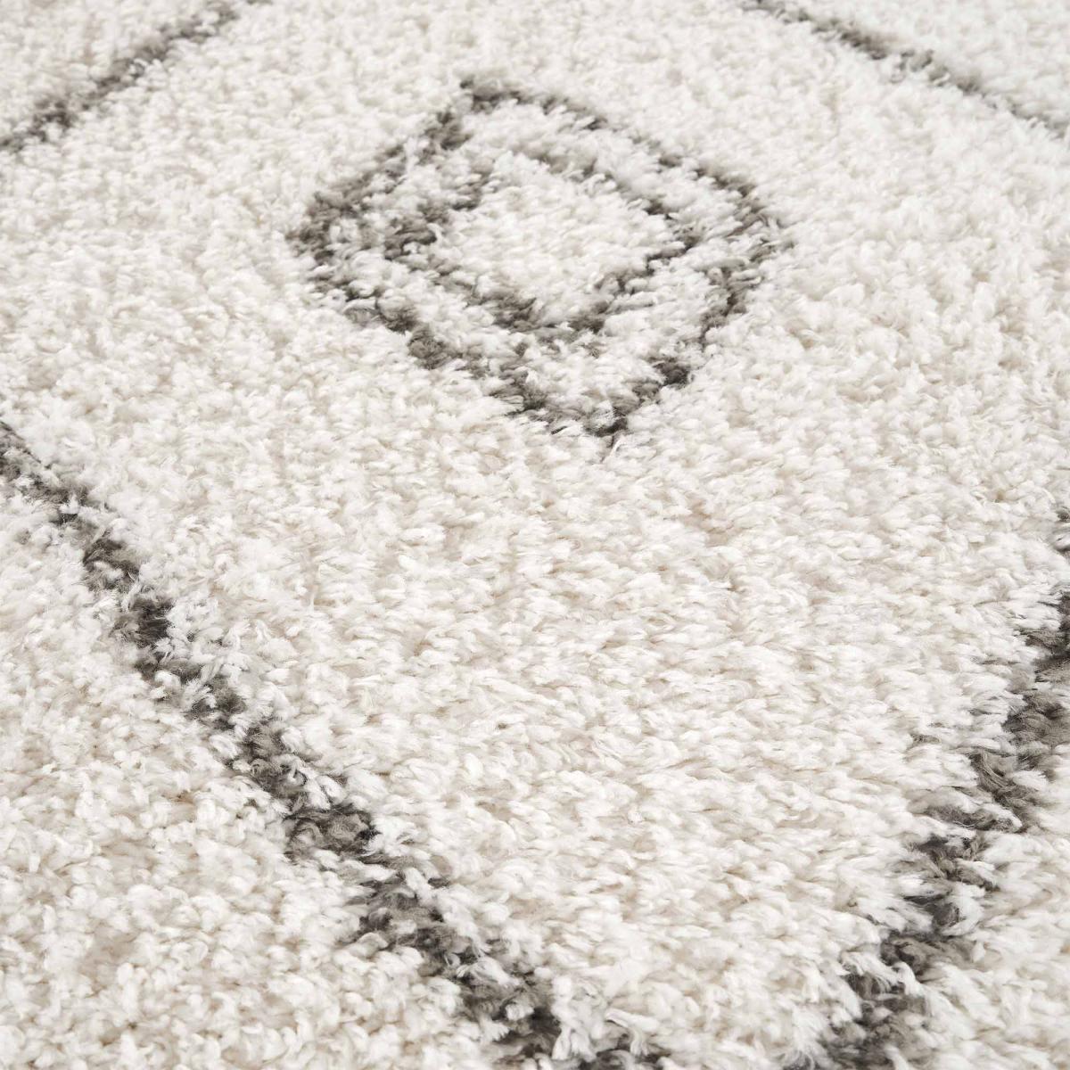 Tapis Shaggy longues mêches et aux motifs traditionnels Berbères