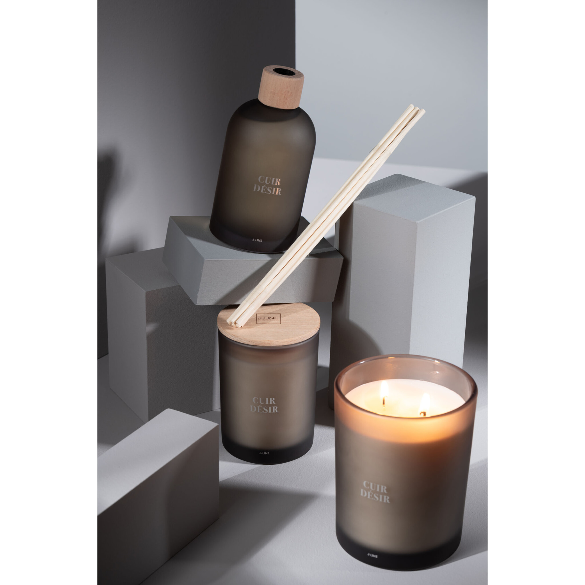 J-Line bougie parfumée Accords Essentiels - Cuir Désir - verre - brun - 38H