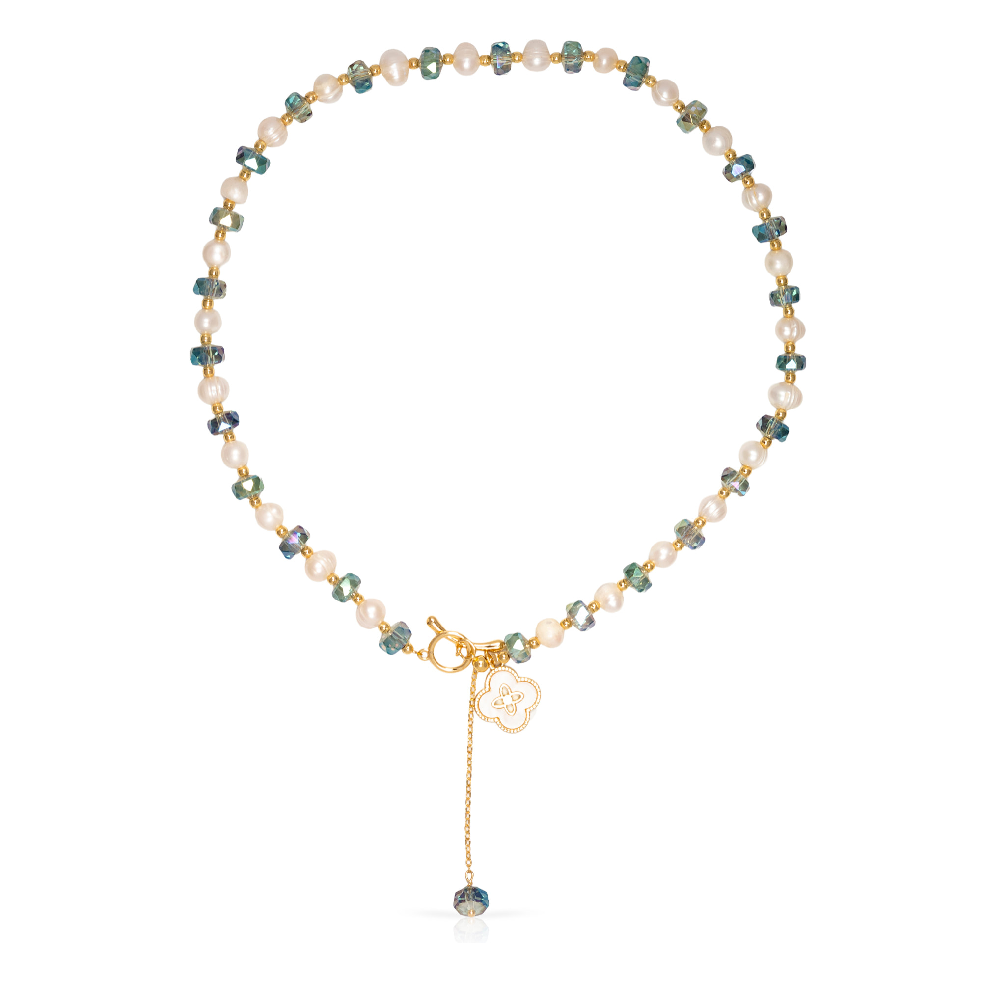 Collar con colgante de trébol de cuatro hojas, cuentas de cristal azul y perlas naturales.