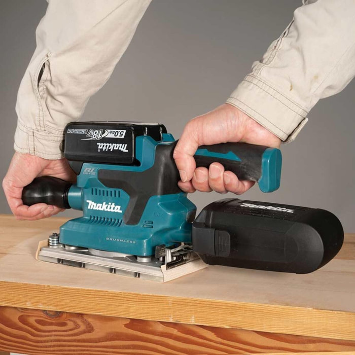 Ponceuse vibrante 18V LXT ® - MAKITA - avec 2 batteries 18V 5Ah - chargeur - MAKPAC - DBO382RTJ