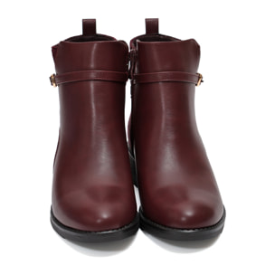 Stivaletto in simil pelle con fibbia dorata