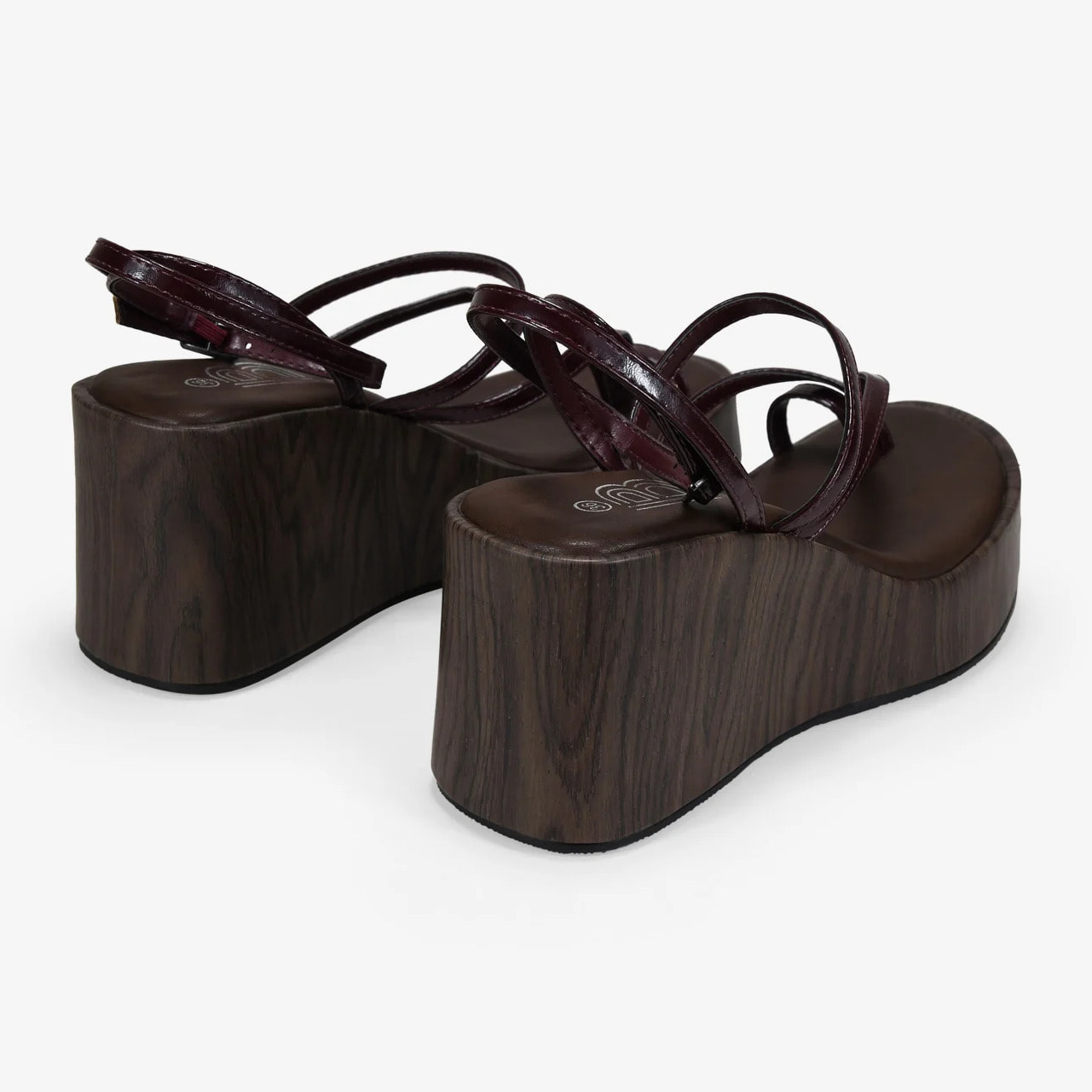 Sandalias de dedo burdeos con cuña efecto madera