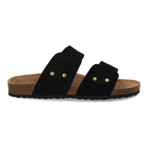 Sandalia para hombre con doble tira y tachuelas.