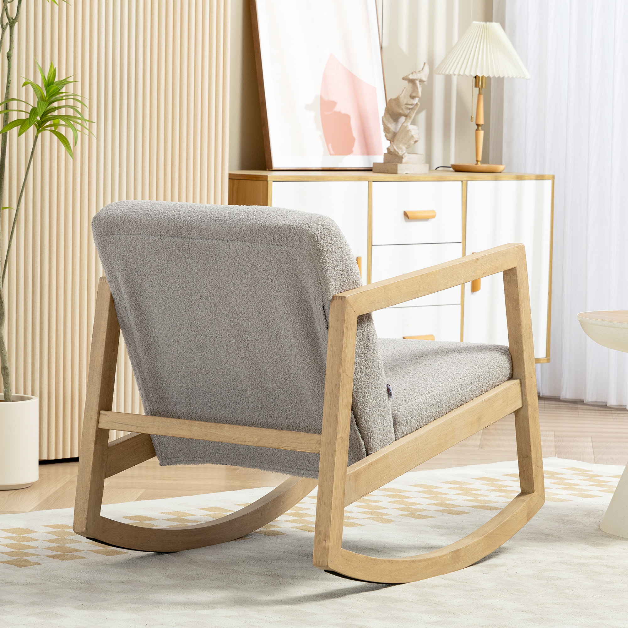 Fauteuil lounge à bascule bois hévéa revêtement effet peau de mouton polyester gris