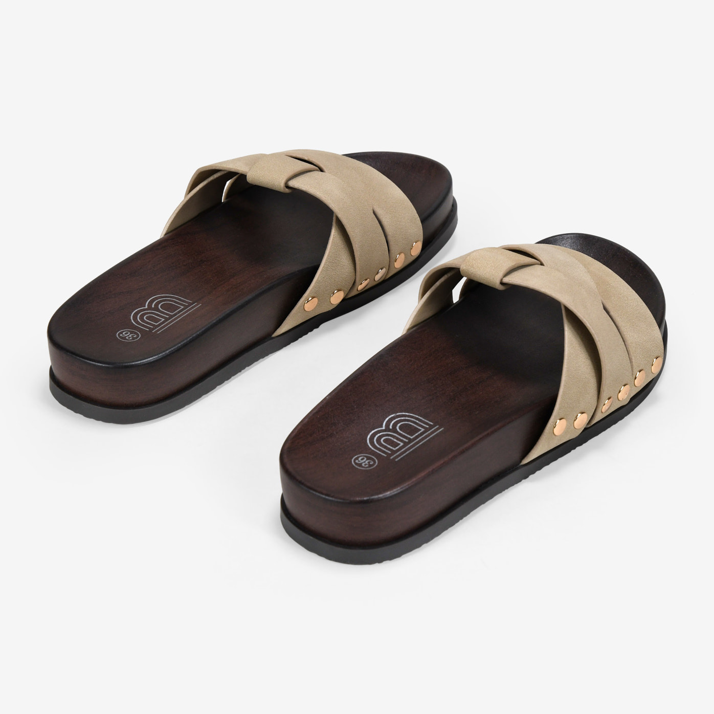 Sandalias planas beige con suela efecto madera