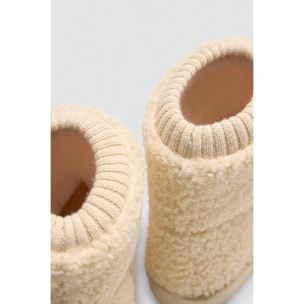 Stivali da casa con chiusura aderente in pelle di pecora e coste