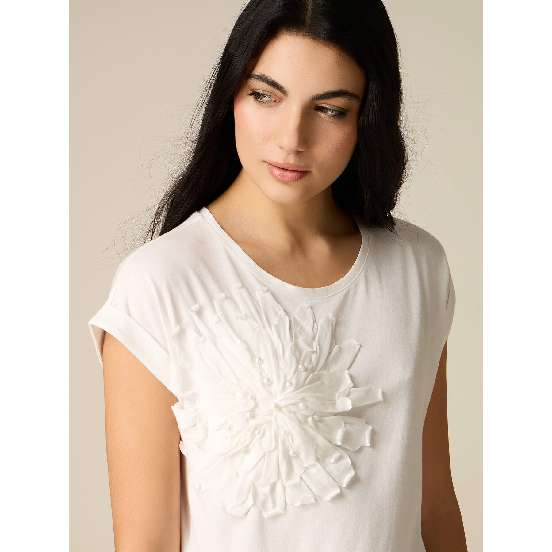Oltre - T-shirt con applicazione e perle - Bianco