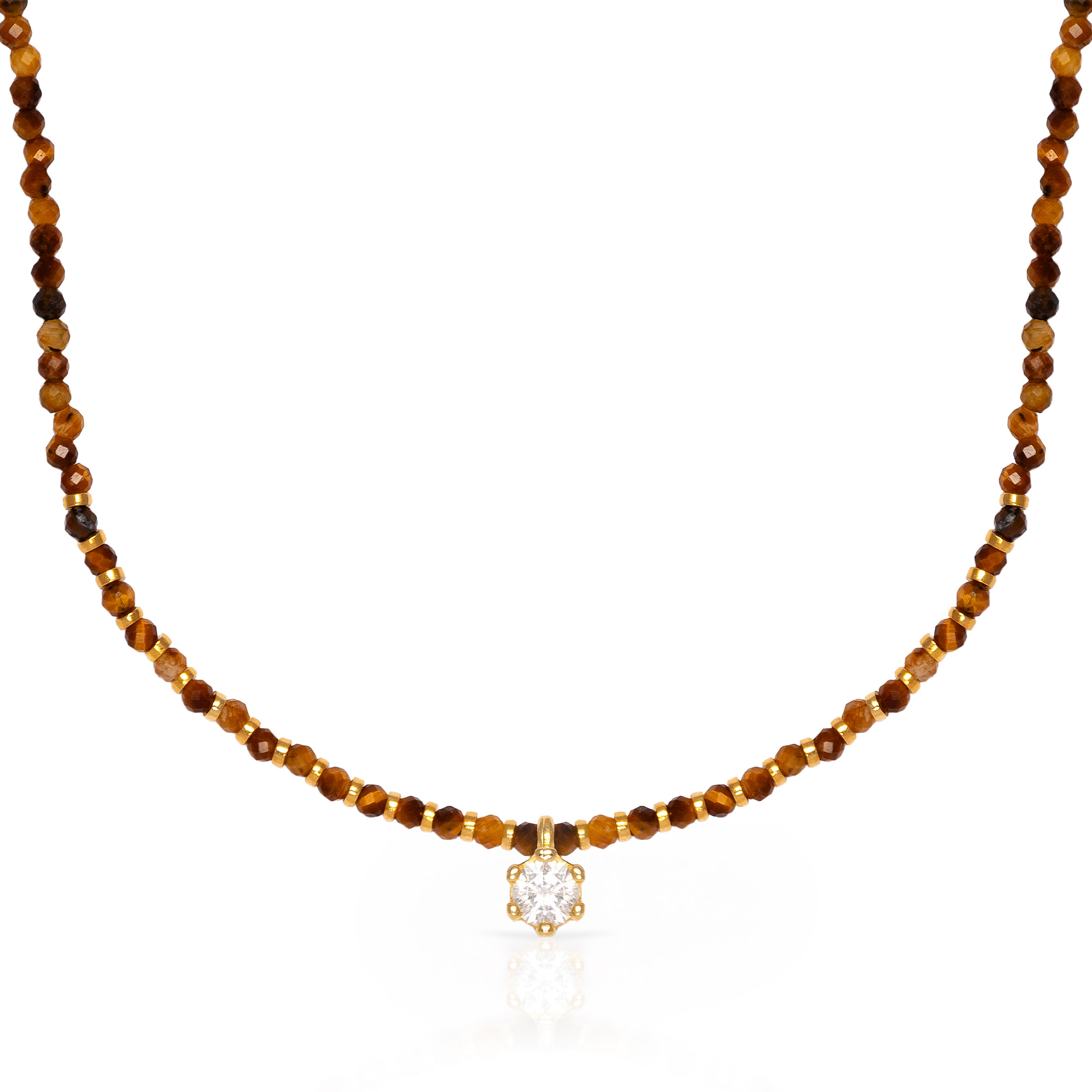 Collar de cuentas de ojo de tigre con colgante de corona de circón, detalles en plata de ley 925 y cierre de resorte.