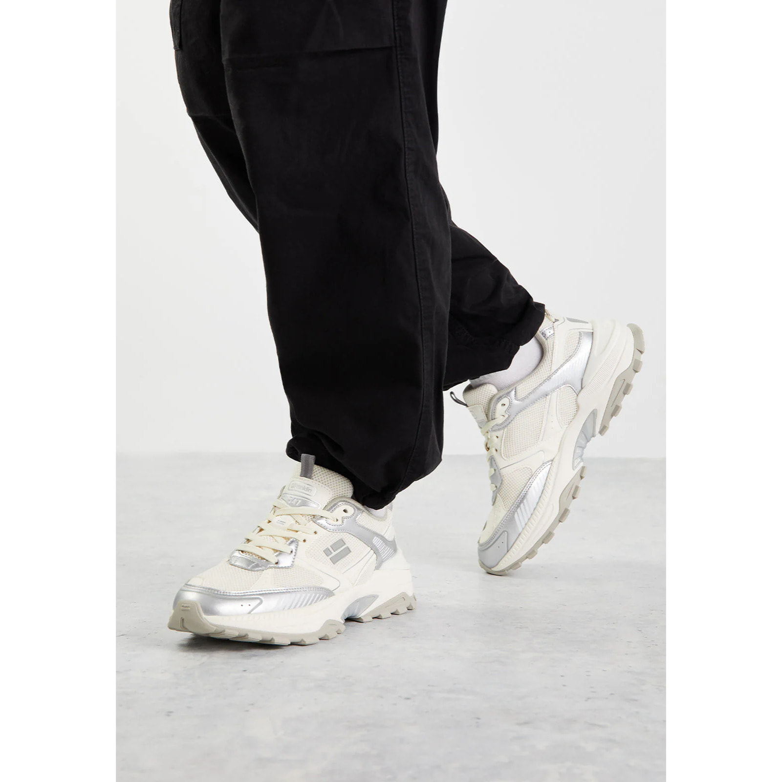 Zapatillas Deportivas Unisex Modelo  347 Track Flag Plata