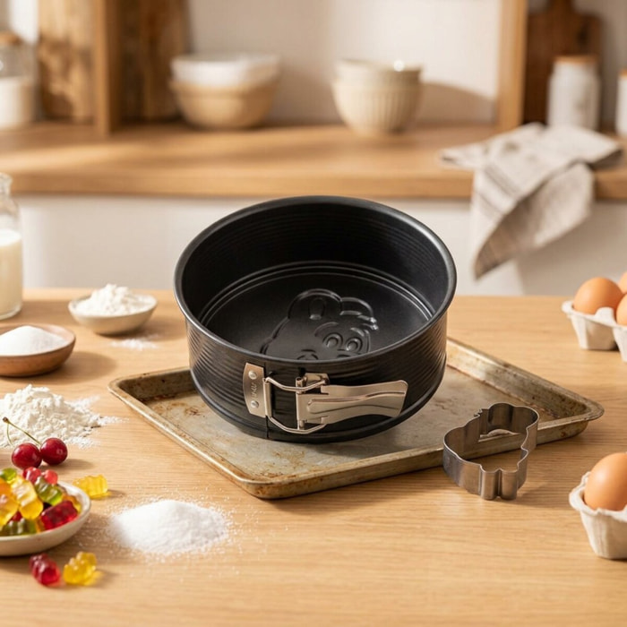 Moule à manqué à charnière 18 cm avec emporte-pièce Zenker Haribo