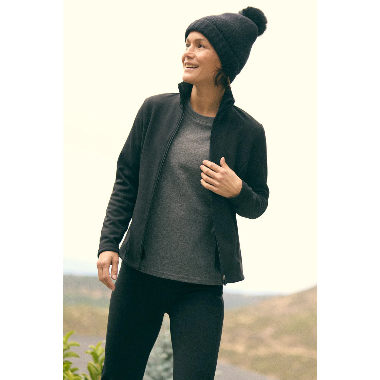 Cappello con pompon nero