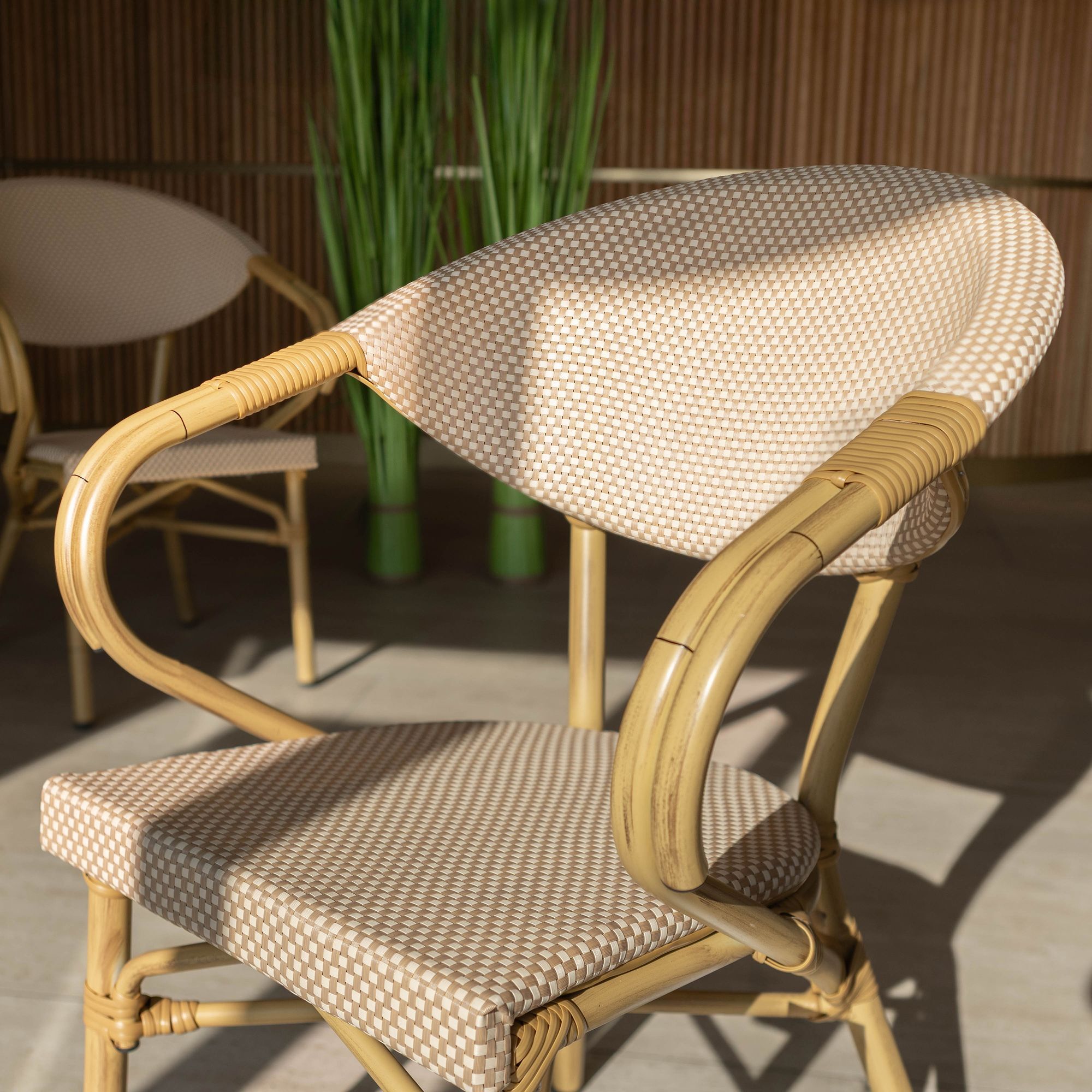 Lot de 2 fauteuils de table extérieur en textilène beige AMALFI