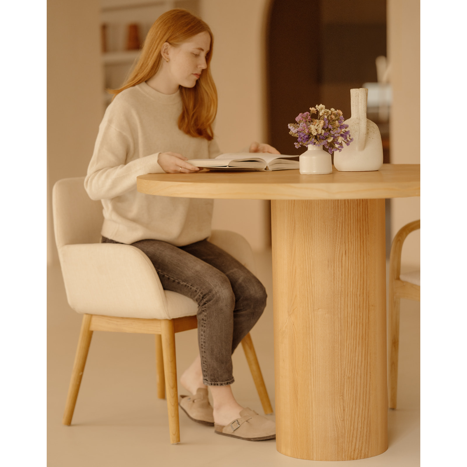 Table de salle à manger ronde en bois de frêne en différentes tailles