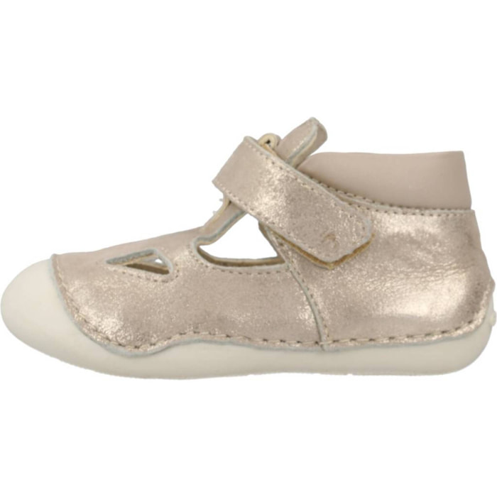 Zapatos Niña de la marca GEOX  modelo B TUTIM A ORO