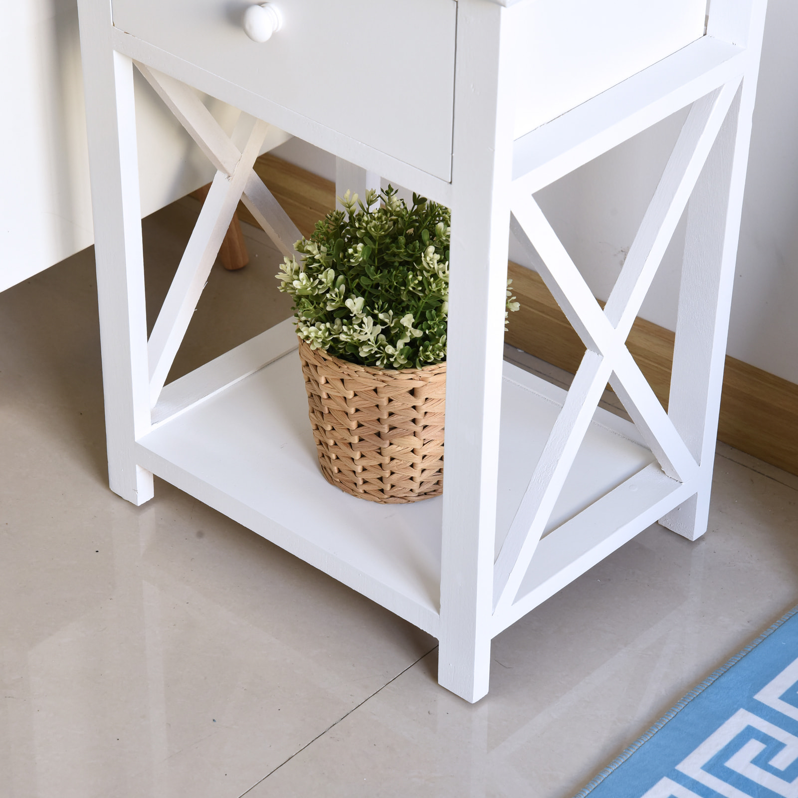 Table de chevet table de nuit style cosy avec croix latérales tiroir et étagère bois et MDF blanc