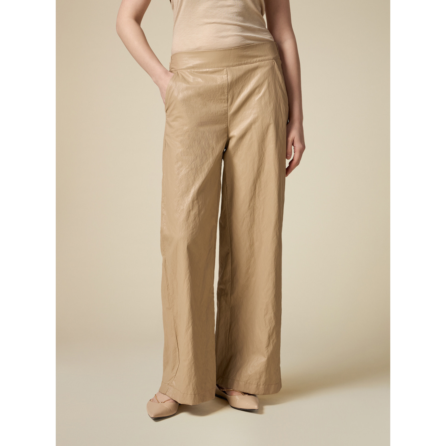 Oltre - Pantalones wide leg de tejido arrugado - Beige