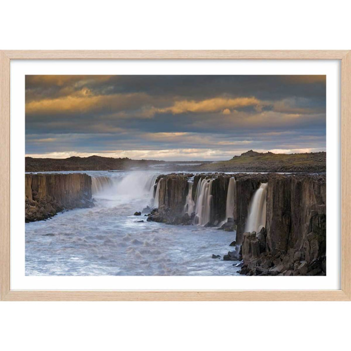 Affiche Chute d'eau by night Affiche + cadre en bois - Chêne