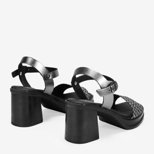 Sandalias de piel negras con tacón