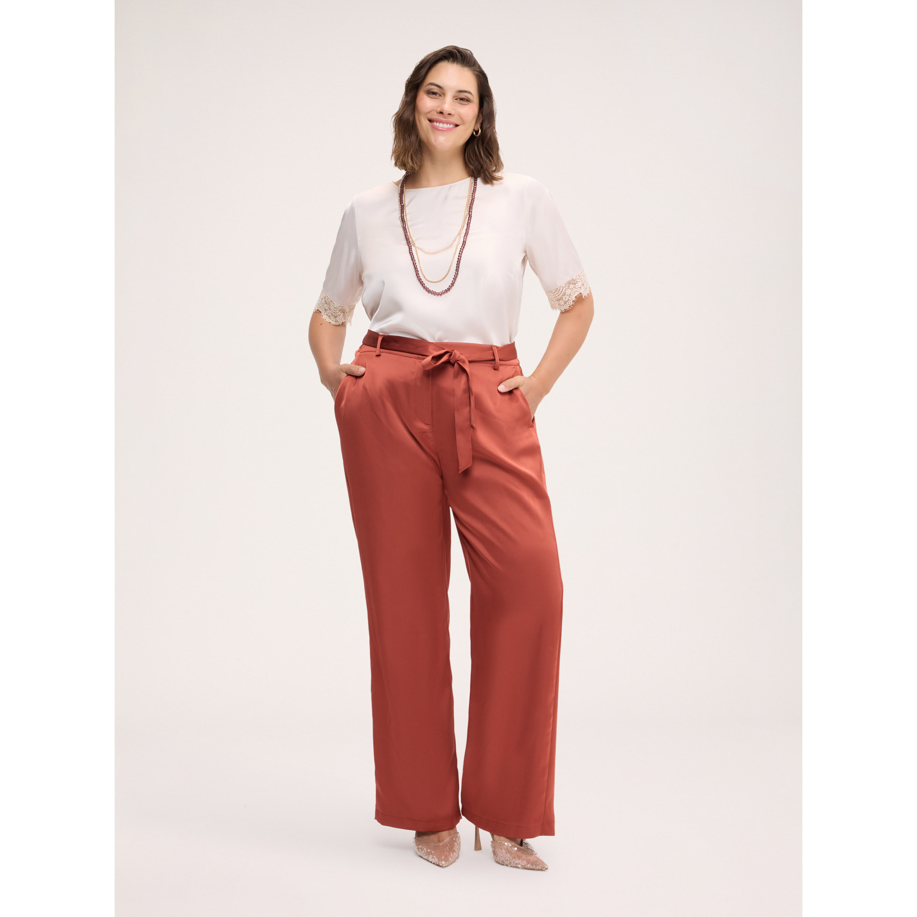 Fiorella Rubino - Blusa in raso con bordi in pizzo - Beige