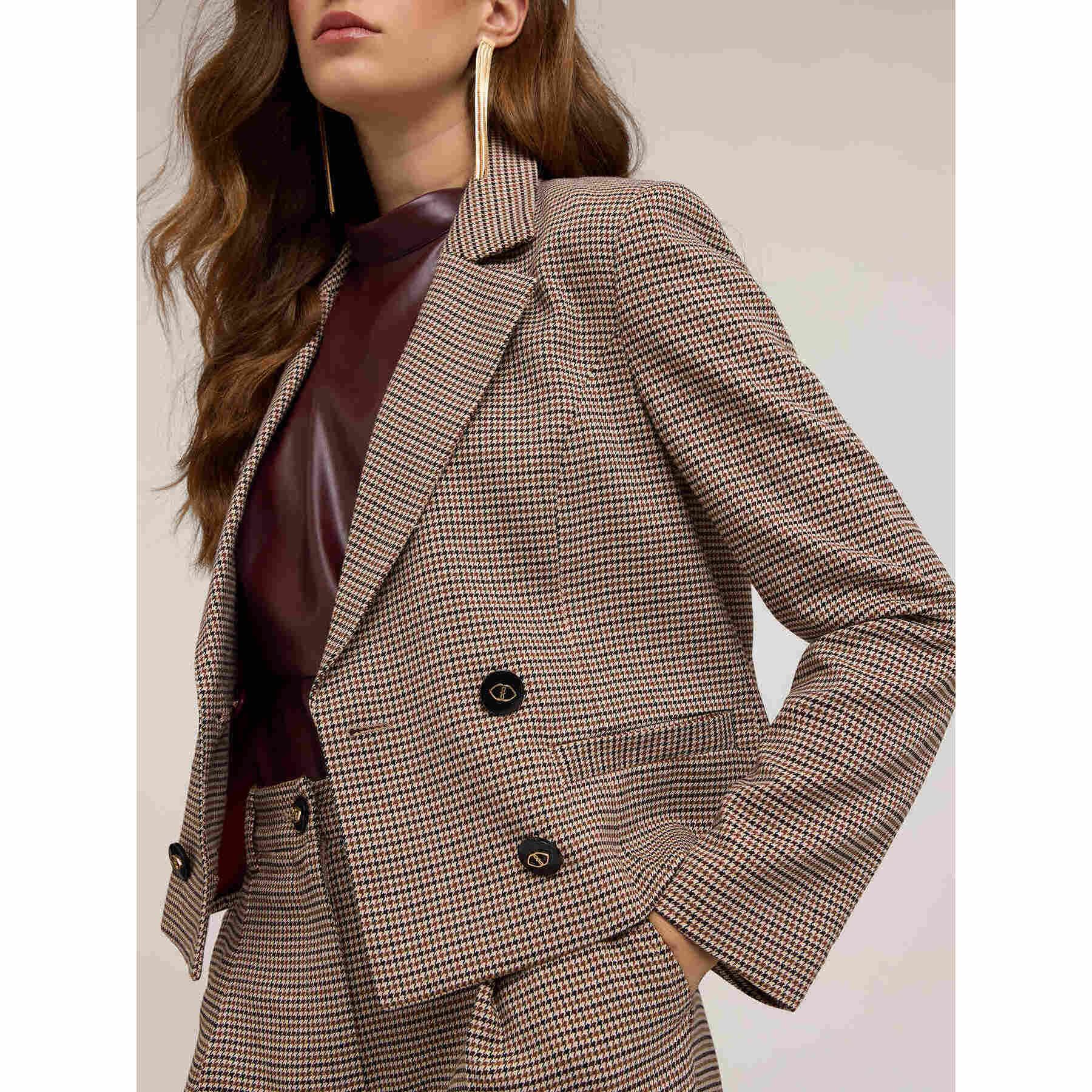 Motivi - Chaqueta corta cruzada con estampado de cuadros - Beige