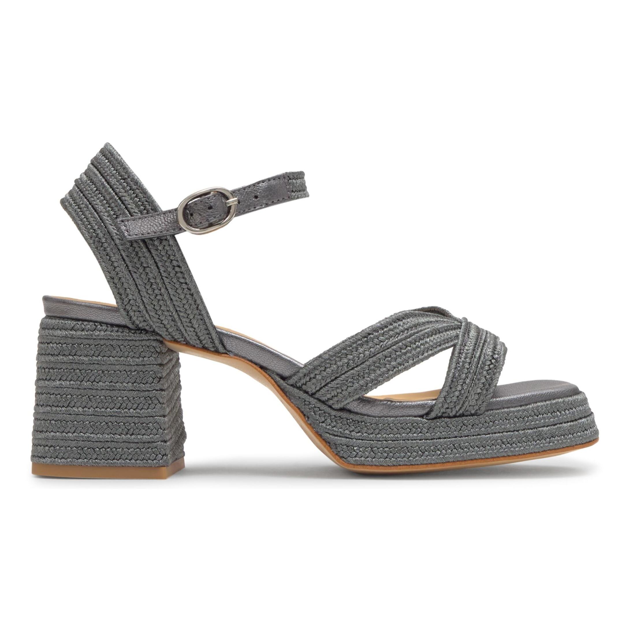 Sandalia Vallita tacón forrado en trenzado metalizado artesanal con pulsera y escote en V