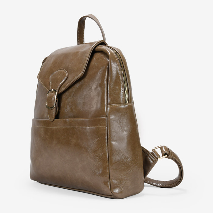 Mochila taupe con solapa y cremallera