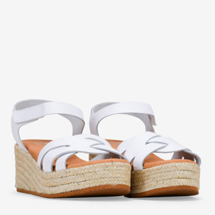 Sandalias con cuña y plataforma blancas en piel con esparto