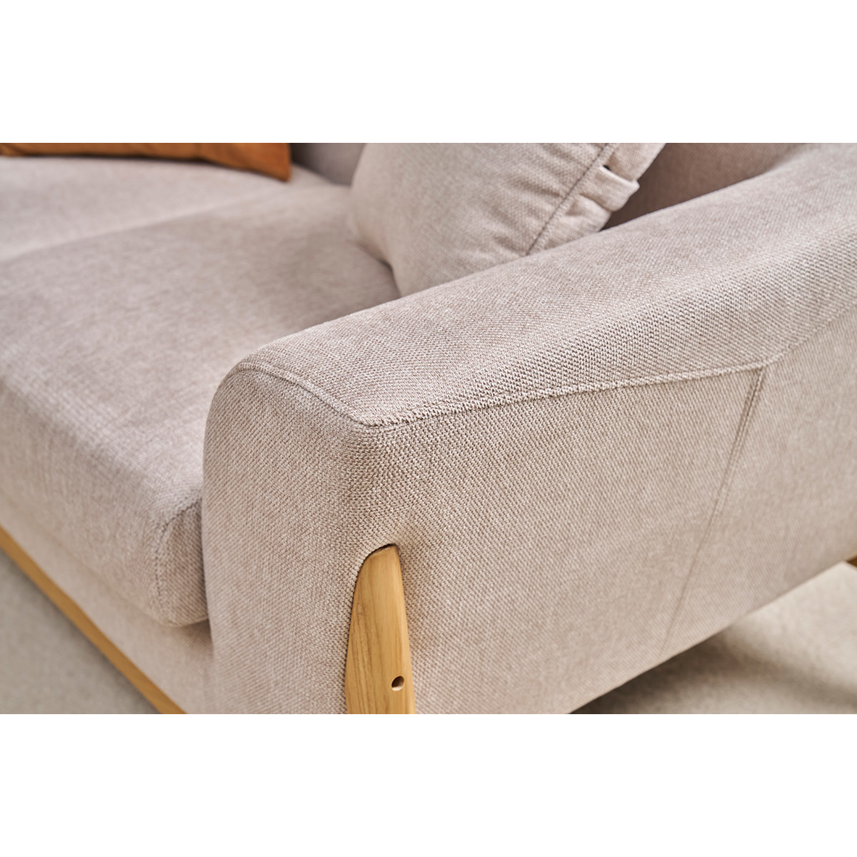 Canapé scandinave 2 places en tissu effet velours texturé beige et bois clair ASAKO