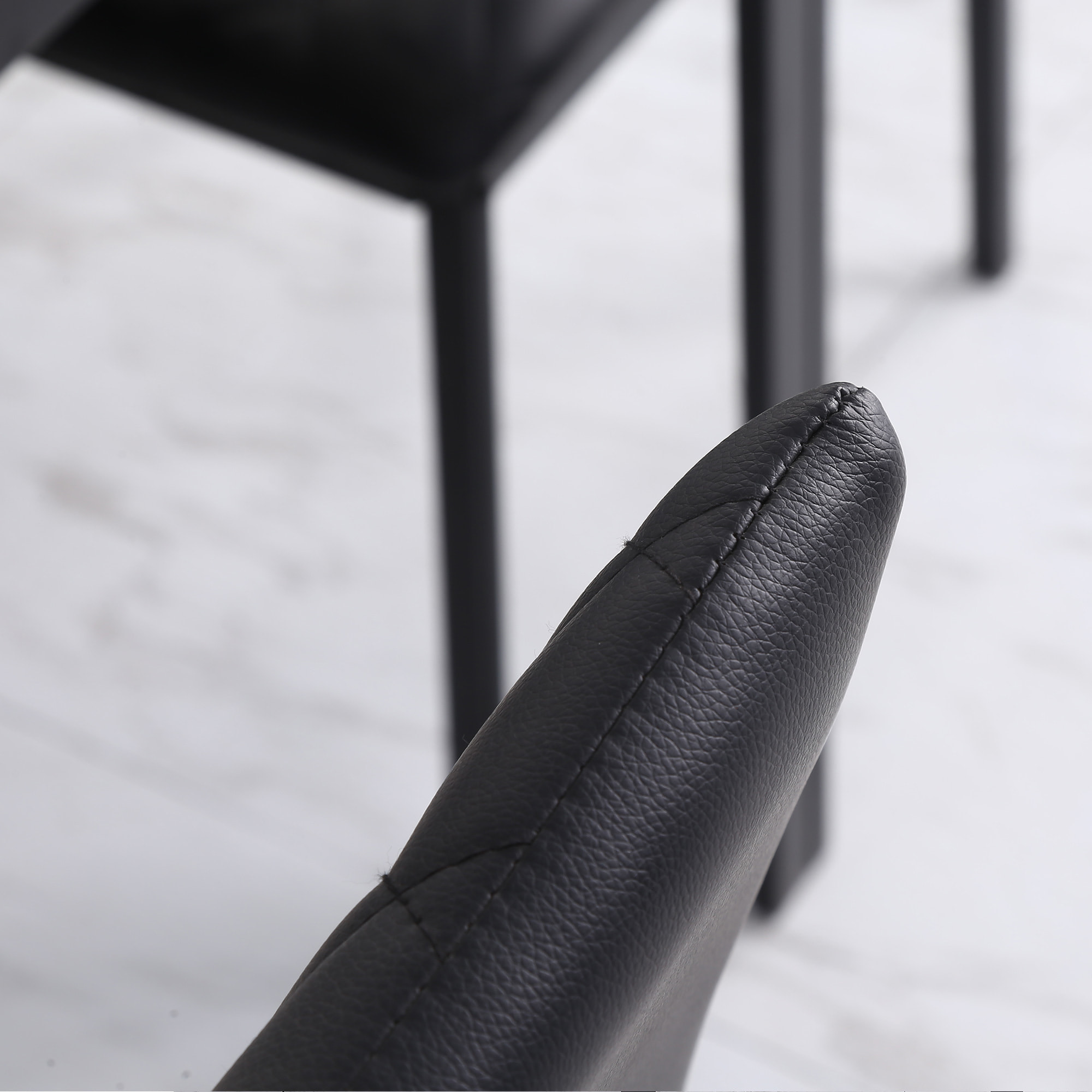 Lot de 4 chaises de salon design Chesterfield effet capitonné métal synthétique noir