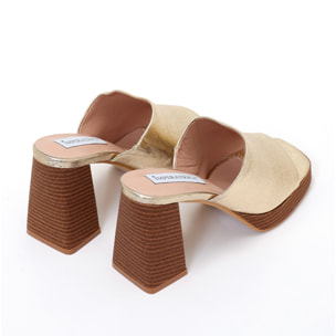 Sandali in simil pelle con tacco e zeppa in sughero