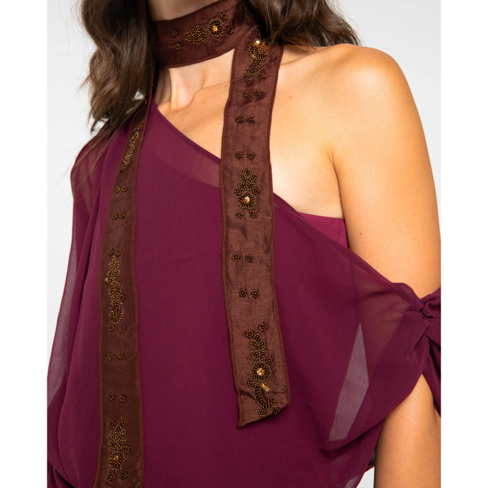 Cinta bordada marrón estilo foulard con cuentas y lentejuelas marrón y dorado.