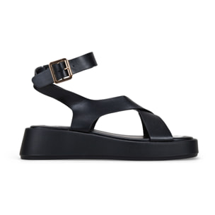 Sandalias de plataforma negras con hebilla