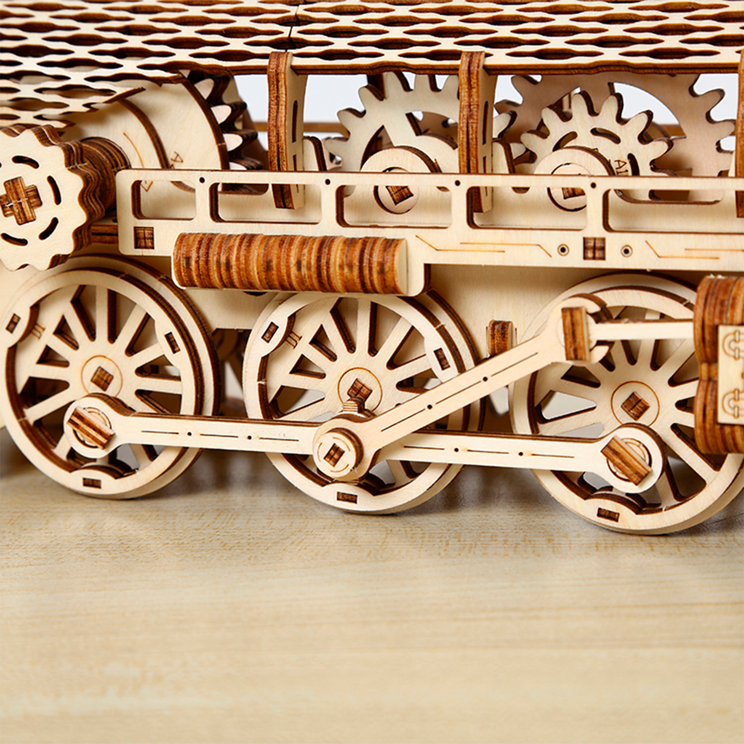 Modello in Legno 3D, design di Locomotiva a vapore con movimento meccanico. 361 pezzi.
