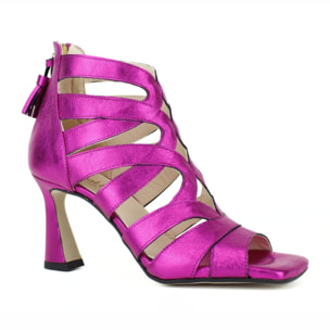 Sandalia de fiesta con tiras cruzadas. Tacón de 7 cm