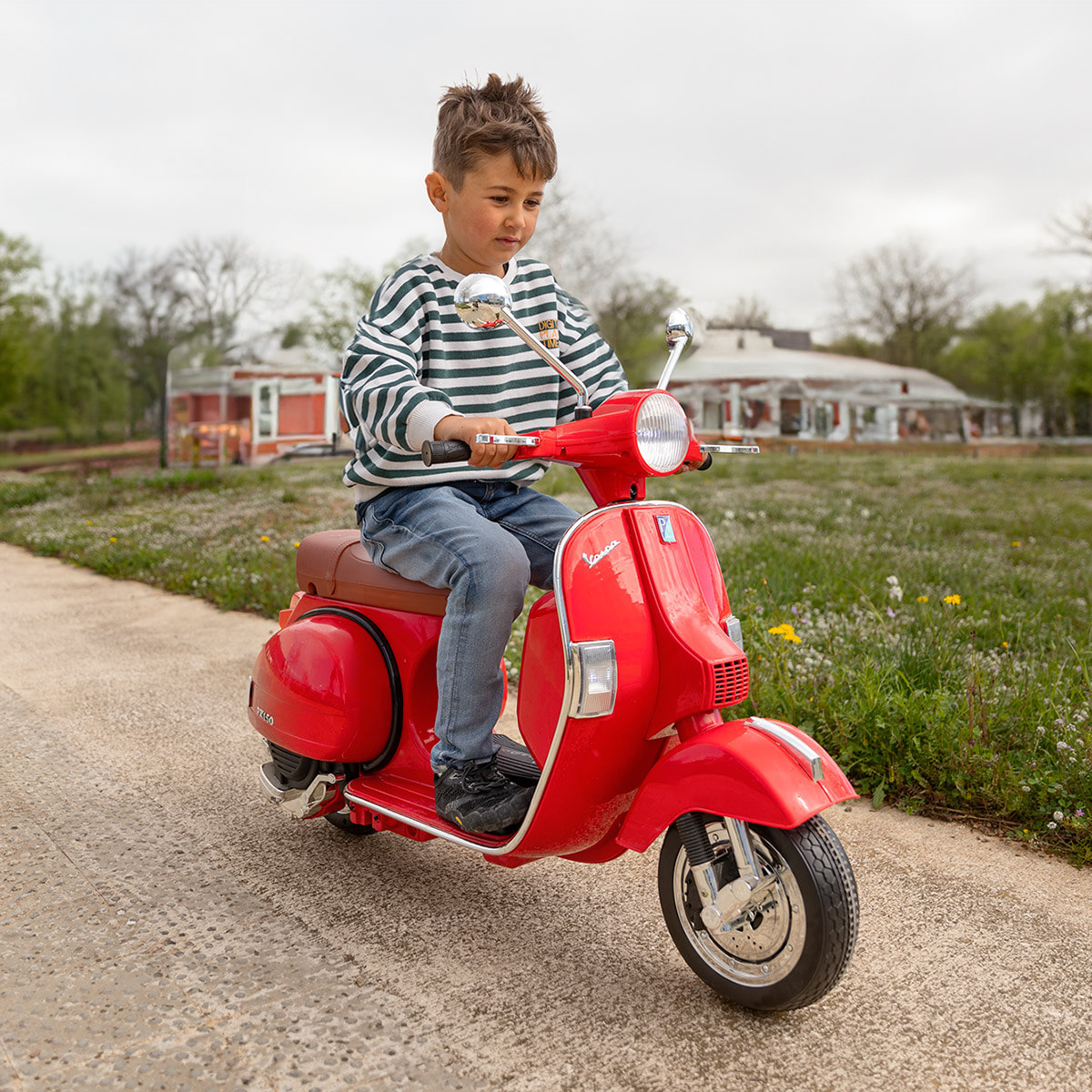 Moto eléctrica niños VESPA RED moto de bateria infantil 6V +3 años