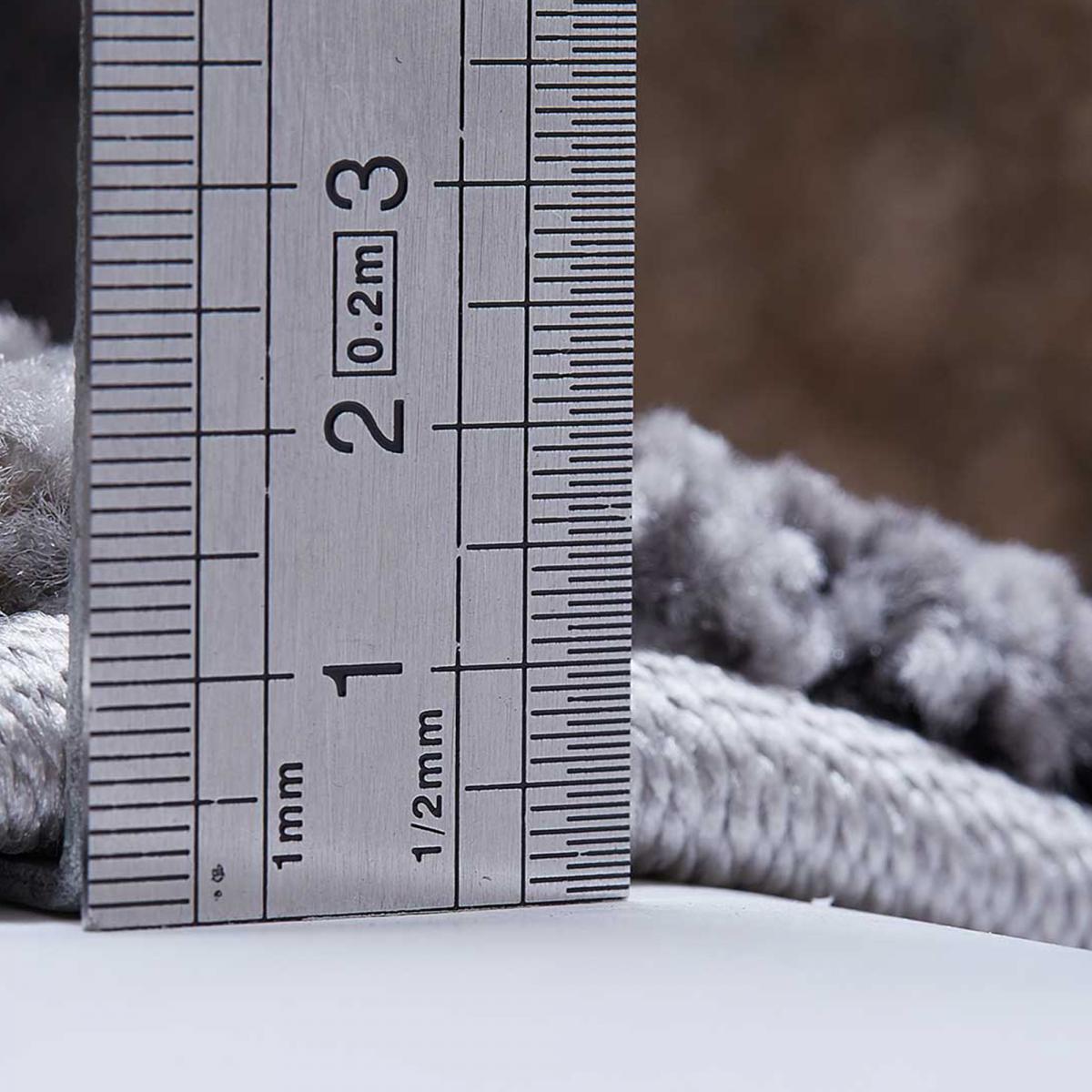 Tapis épais et moelleux Pobi, motif géométrique déstructuré