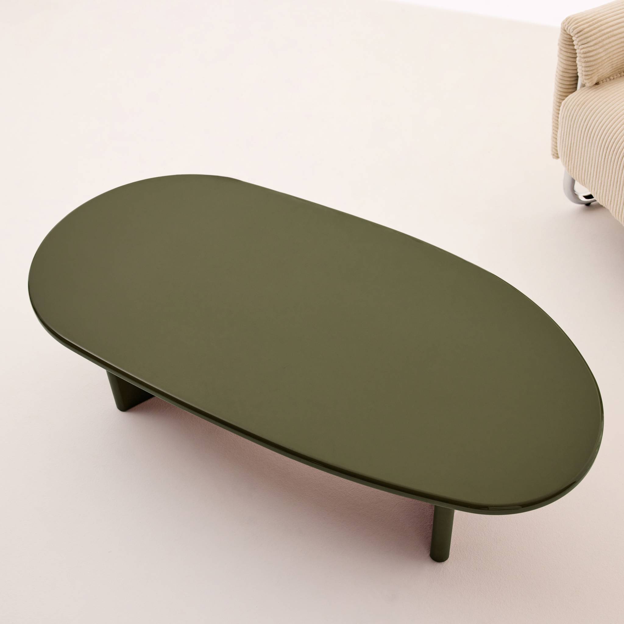 Table basse ovale finition glossy RUMI