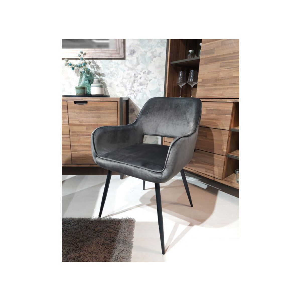 Chaise en velours gris anthracite avec accoudoirs dossier capitonné - GUILLAUME