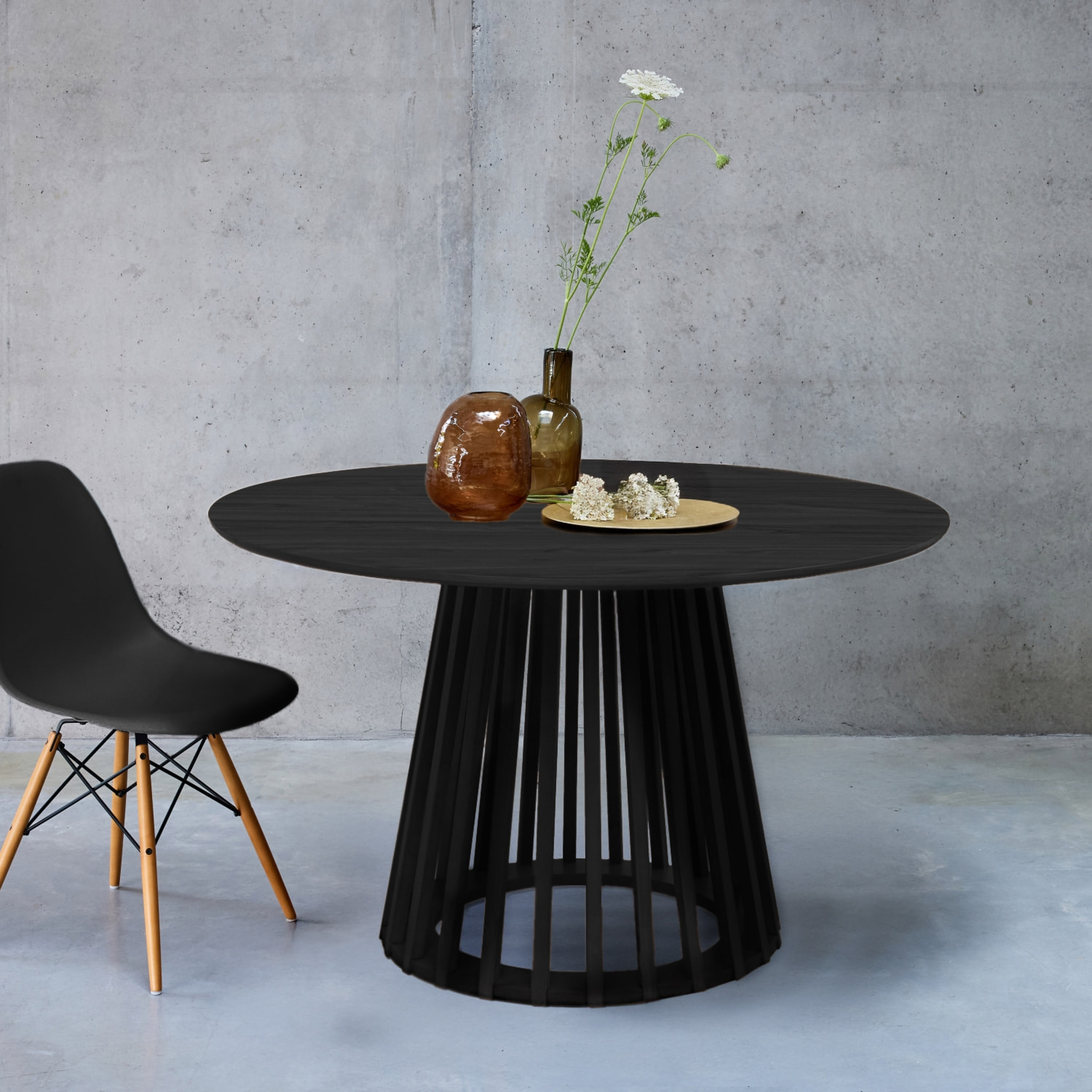 Table à manger effet bois noir. pieds bois de sapin 4 places Ø120cm