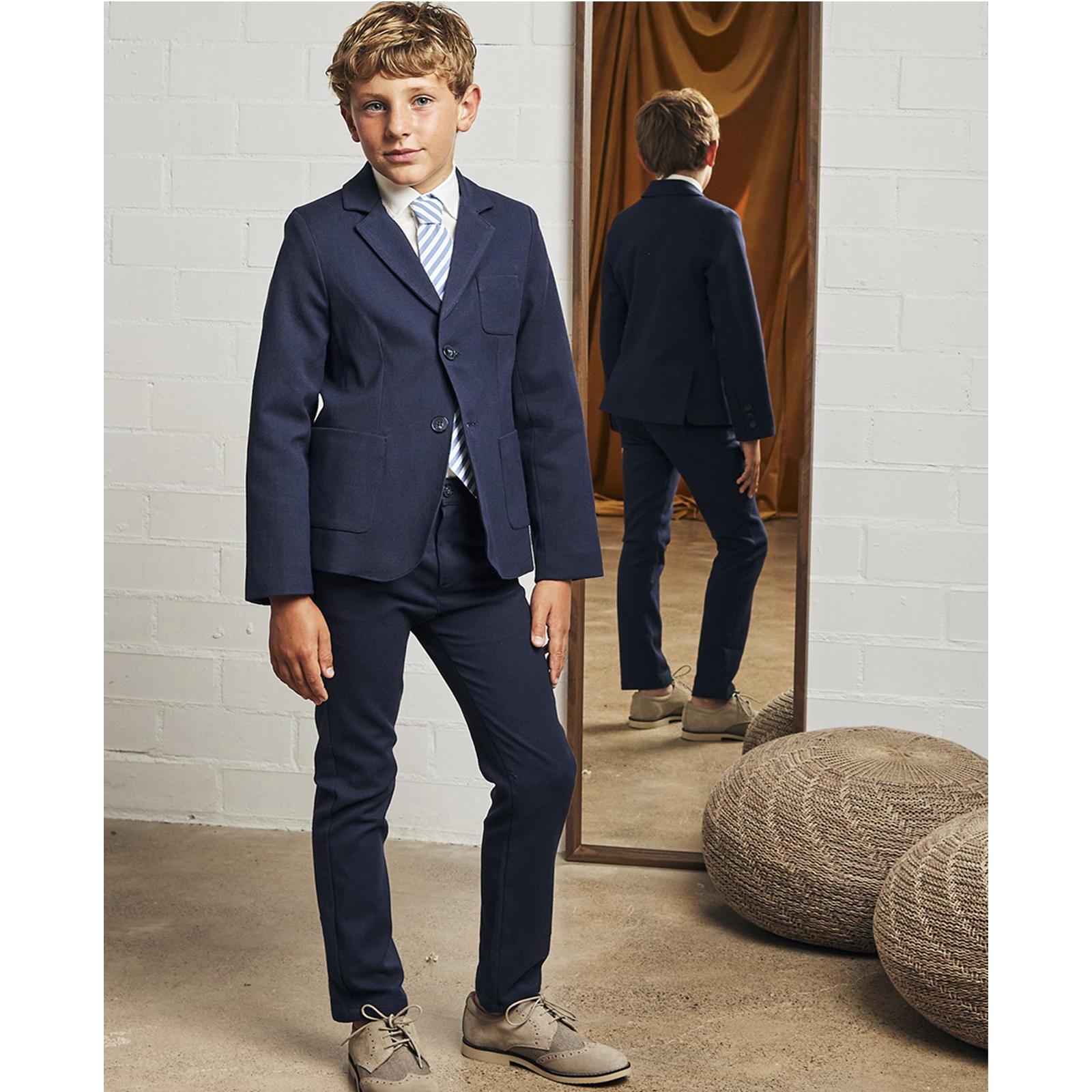 Pantalon largo azul marino. Con bolsillos falsos y botones en la parte trasera, y bragueta.