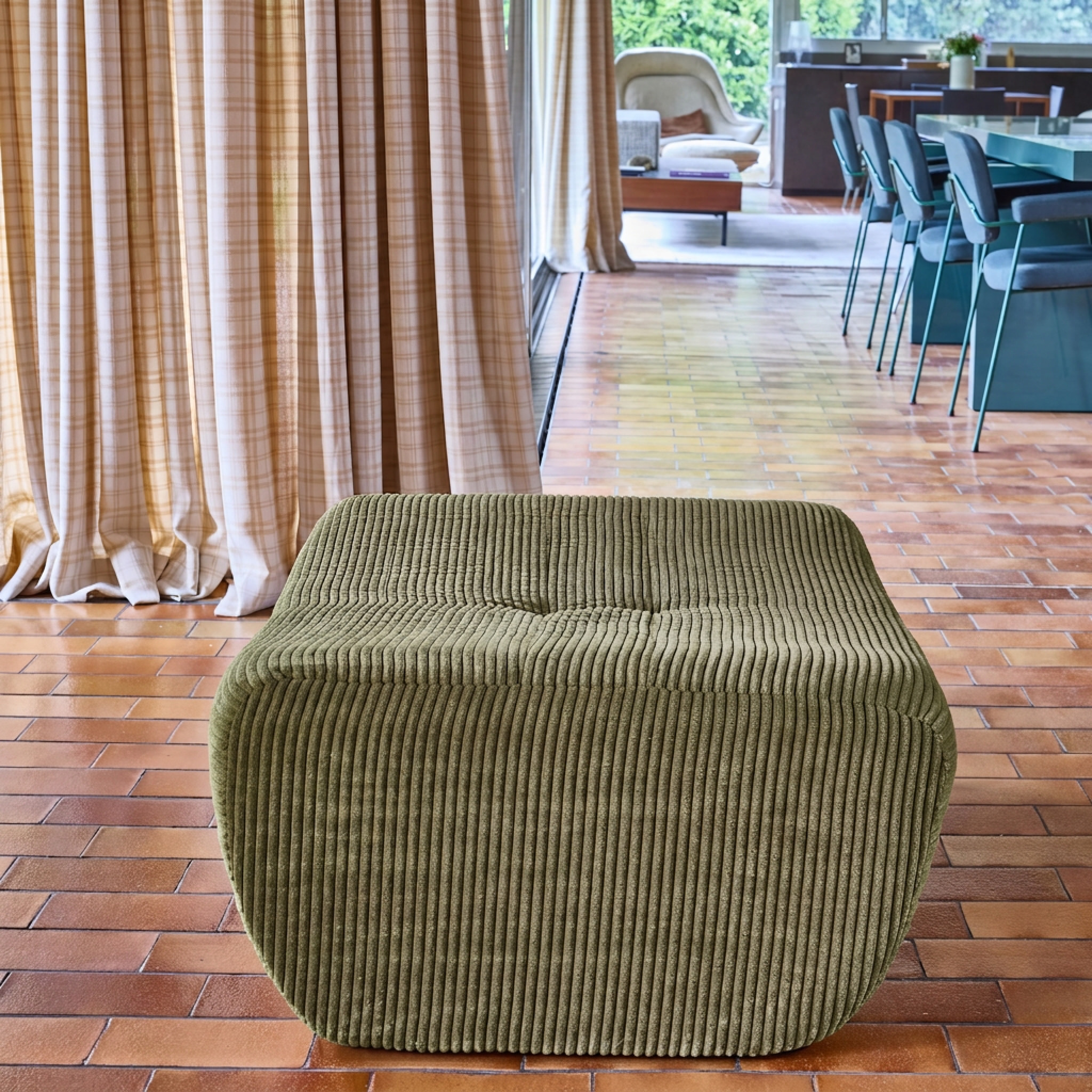 Pouf, repose-pieds pour chauffeuse Sokol velours côtelé SOKOL