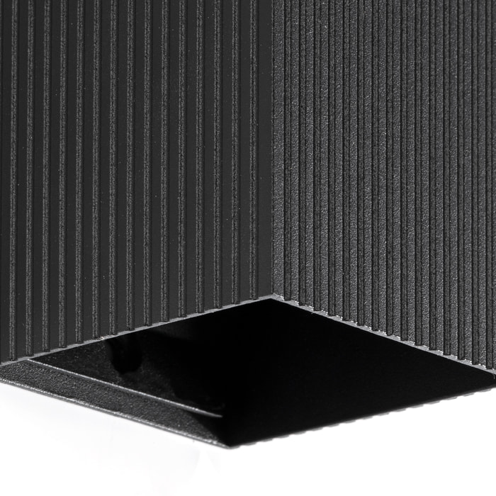 LUNE Applique carré noire cannelée