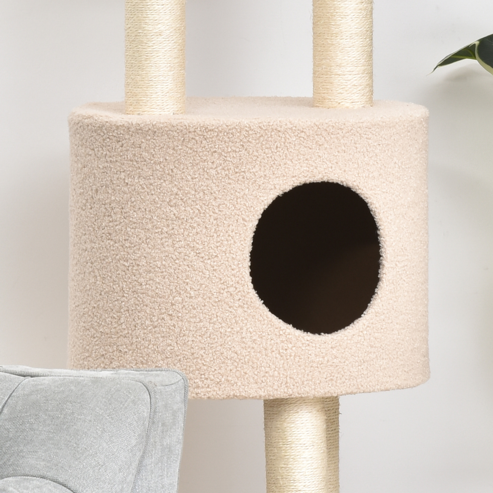 PawHut Arbre à Chats avec Griffoir Niche Poteaux Peluche Haute Densité 45L x 40L x 148H cm Beige