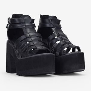 Sandalias con tacón negras con plataforma y hebillas