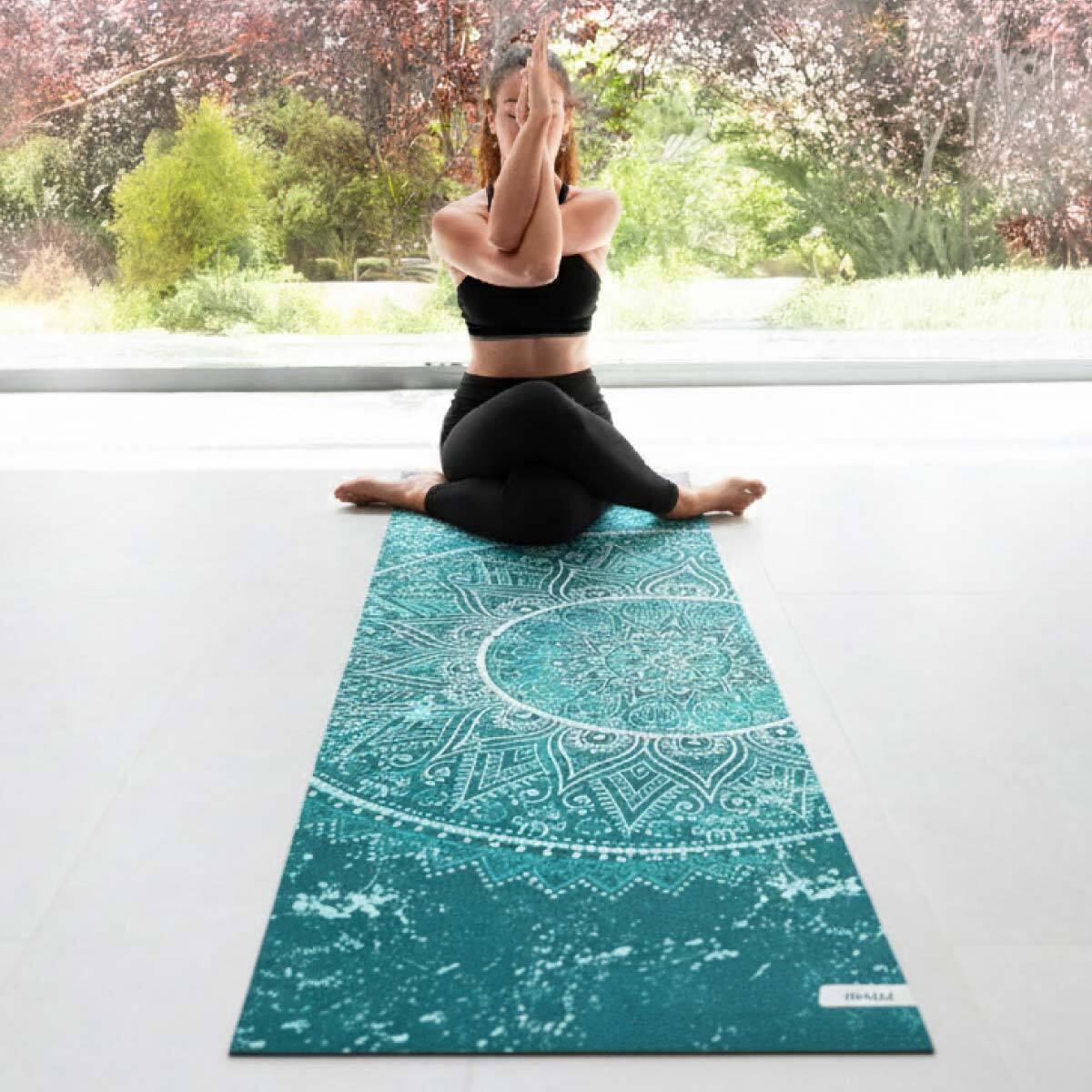 Kit de yoga et Pilates BLEU 6 accessoires tapis, ballon, roue, des masseurs et sangle