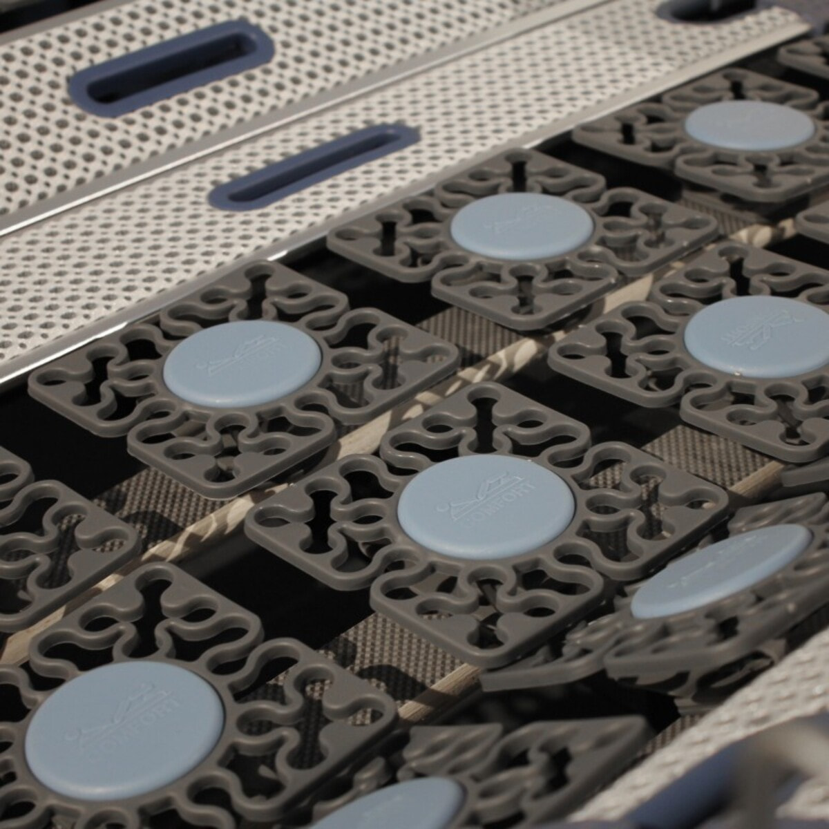 Ensemble Sommier électrique Sensomatic & matelas Gel et mémoire de forme| Bi-technologie | Lattes flexibles TRICONFORT® et Plots multidirectionnels Pression 3D®