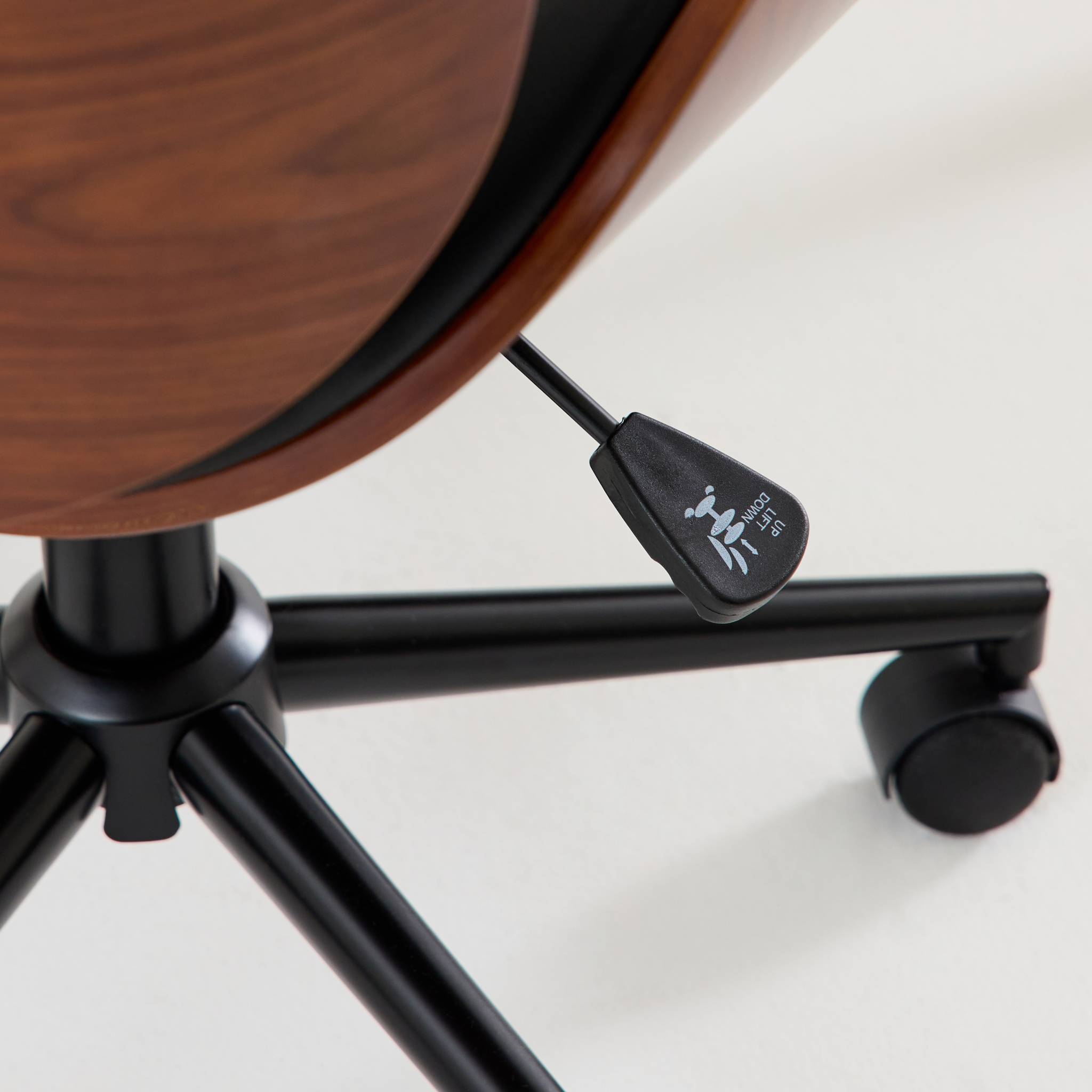 Chaise de bureau à roulettes décor bois courbé et simili cuir DWIGHT