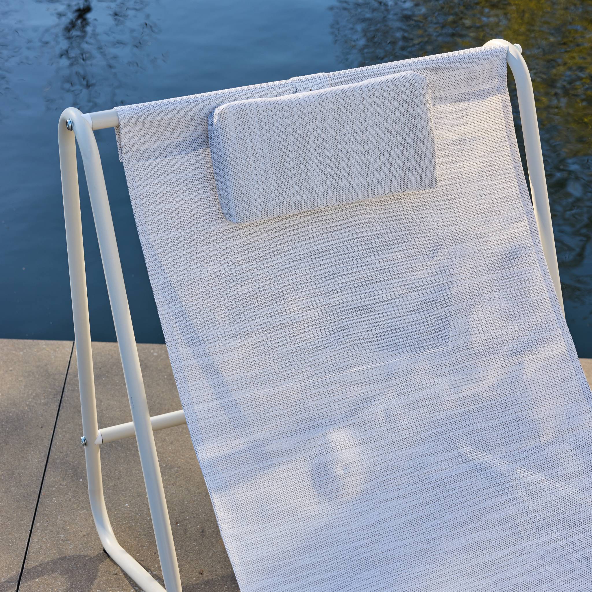 Set de 2 fauteuils relax avec table ronde en acier SALINA